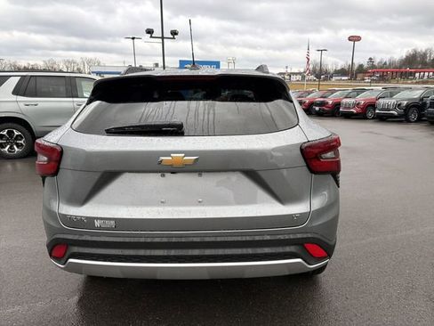 New 2026 Chevrolet Trax LT w/ LT Convenience Package FWD image 7