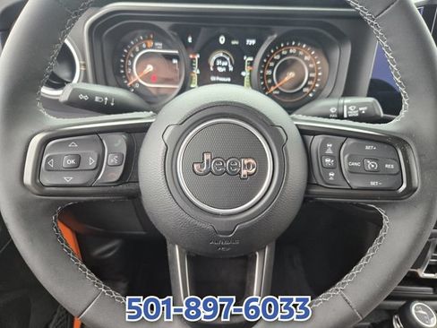 Used 2025 Jeep Gladiator Sport AWD/4WD image 27