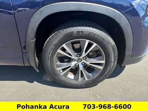 Used 2016 Toyota Highlander XLE AWD/4WD image 32