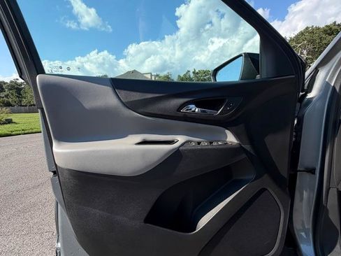 Used 2023 Chevrolet Equinox LS w/ LS Convenience Package FWD image 9