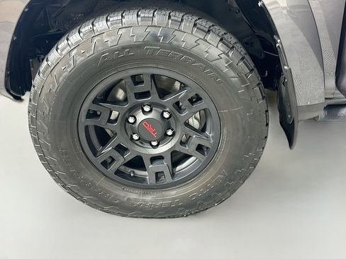 Certified 2022 Toyota 4Runner TRD Off-Road Premium w/ Moonroof Package AWD/4WD image 32