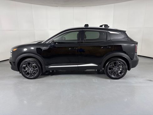 Certified 2025 Nissan Kicks SR FWD image 5