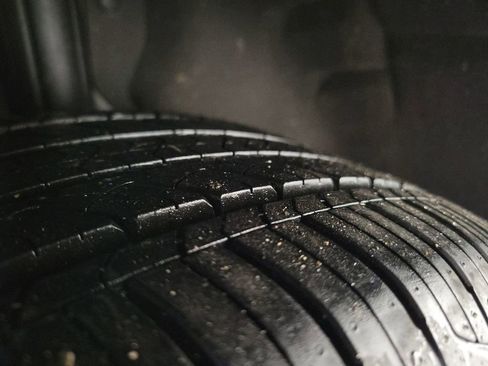 Used 2023 Chevrolet Bolt EUV LT image 11