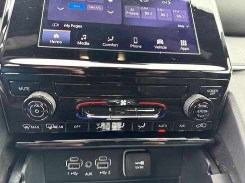 Used 2025 Jeep Grand Cherokee Laredo X image 26