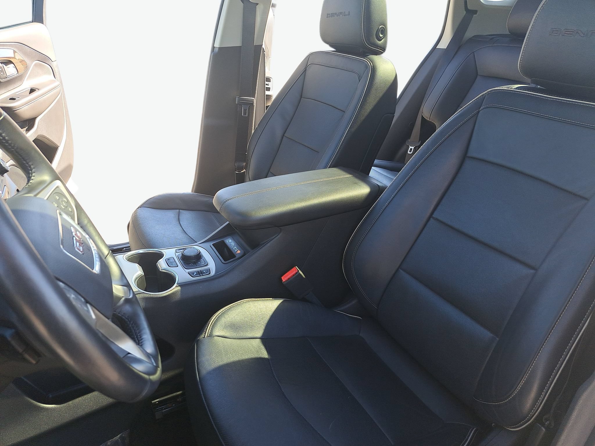 Used 2020 GMC Terrain Denali w/ Denali Premium Package AWD/4WD image 15