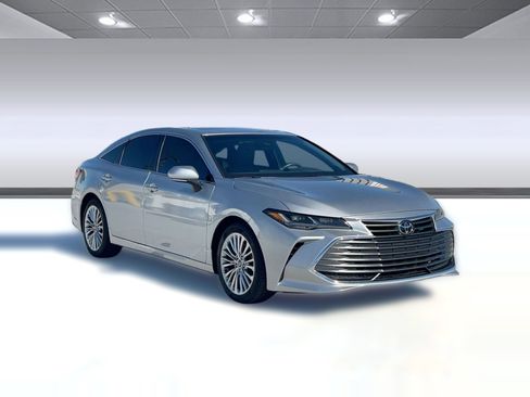 Used 2019 Toyota Avalon Limited image 7