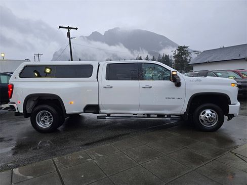 Used 2020 Chevrolet Silverado 3500 High Country w/ Technology Package image 4