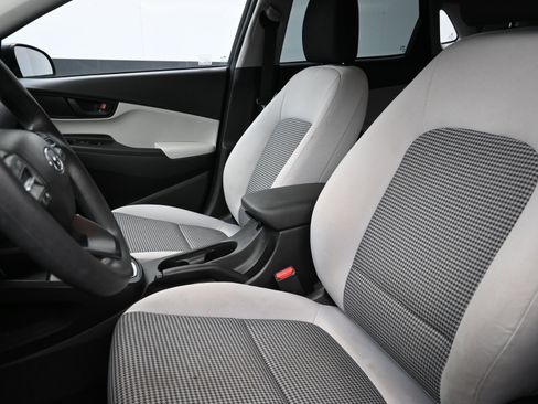 Certified 2022 Hyundai Kona SE image 11