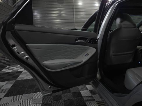 Used 2019 Toyota Avalon Limited w/ Advanced Safety Package image 34