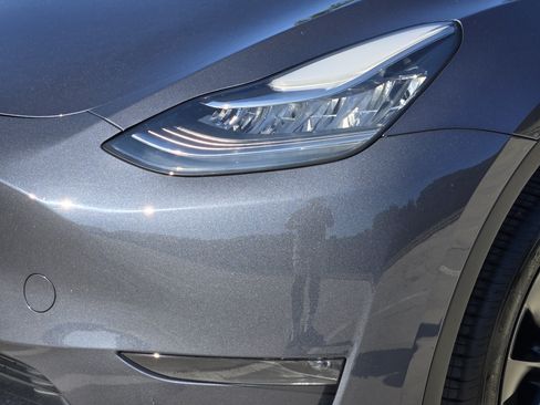 Used 2023 Tesla Model Y Long Range AWD/4WD image 9