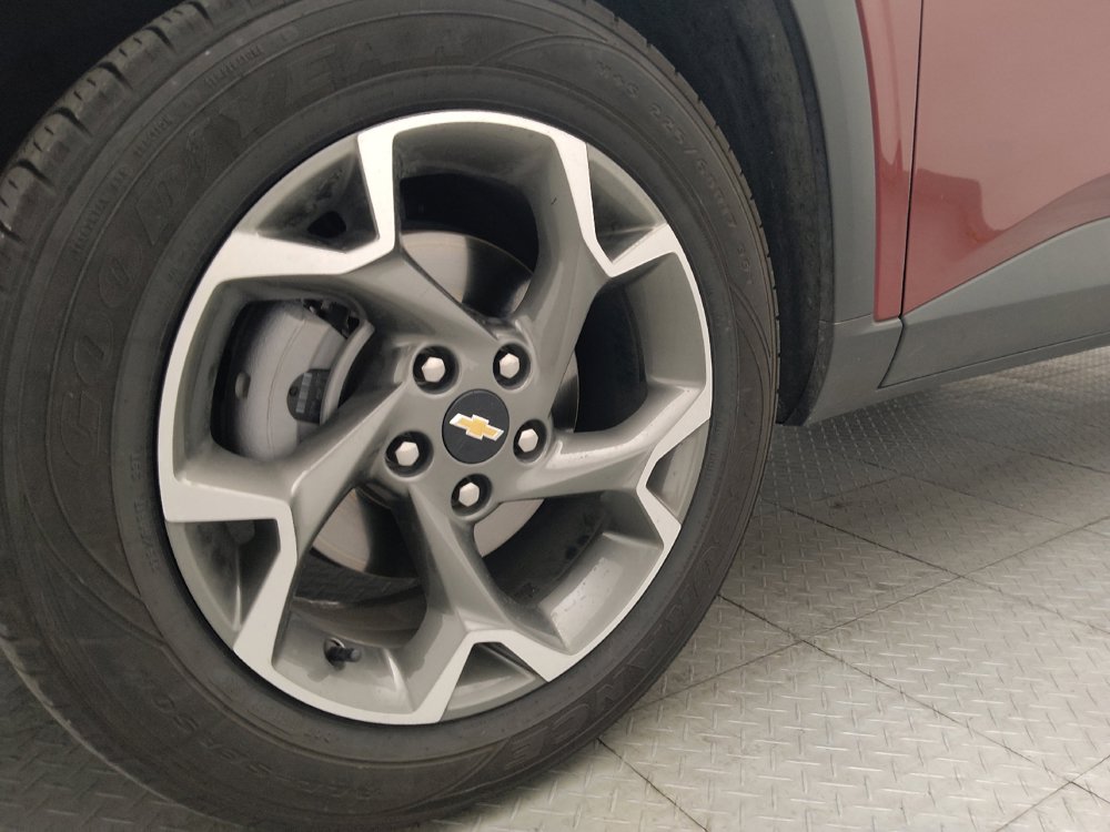 Used 2025 Chevrolet Trax LT w/ LT Convenience Package FWD image 31