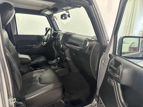 Used 2018 Jeep Wrangler Unlimited Sahara AWD/4WD image 22