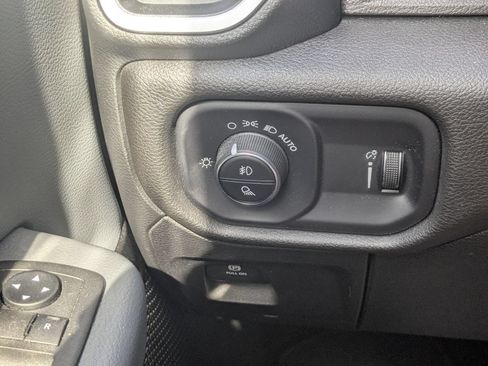 Used 2022 RAM 1500 Big Horn AWD/4WD image 15