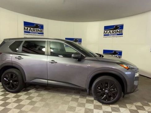 Used 2023 Nissan Rogue SV AWD/4WD image 3