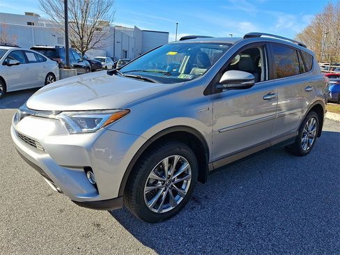 Used 2018 Toyota RAV4 Limited image 3