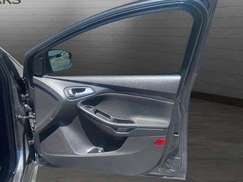 Used 2015 Ford Focus SE FWD image 30