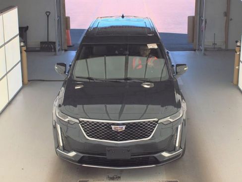 Used 2023 Cadillac XT6 Premium Luxury AWD/4WD image 2