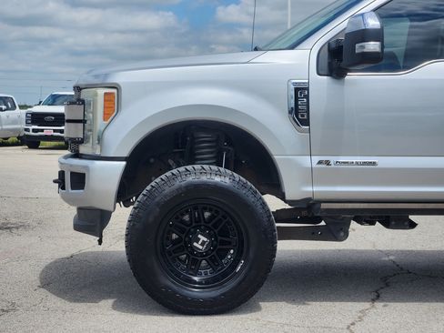 Used 2017 Ford F250 Platinum w/ Platinum Ultimate Package AWD/4WD image 9
