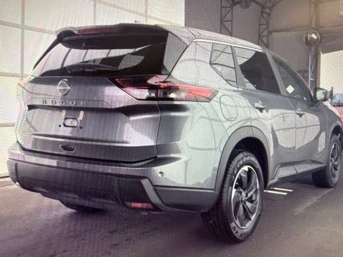 Certified 2025 Nissan Rogue SV FWD image 5
