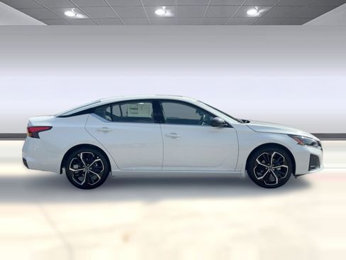 New 2025 Nissan Altima 2.5 SR w/ SR Premium Package image 8