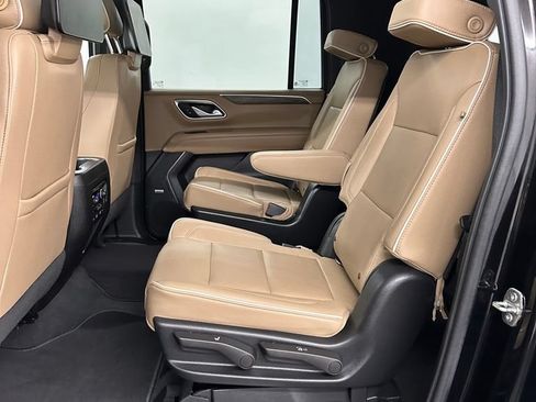 Used 2022 Chevrolet Suburban Premier w/ Premium Package AWD/4WD image 24