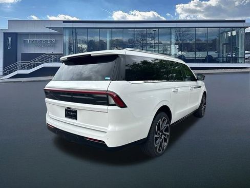 New 2026 Lincoln Navigator L Reserve AWD/4WD image 8