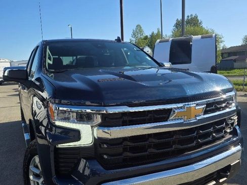 Used 2023 Chevrolet Silverado 1500 LT w/ Convenience Package II AWD/4WD image 1