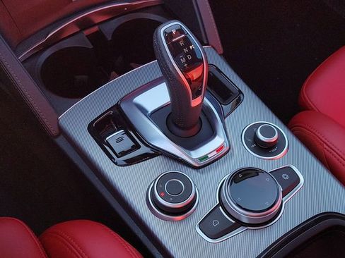 Used 2024 Alfa Romeo Stelvio Veloce image 28