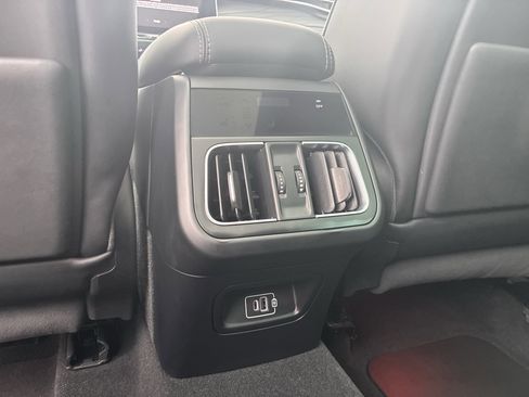 Used 2025 Maserati Grecale Modena AWD/4WD image 33