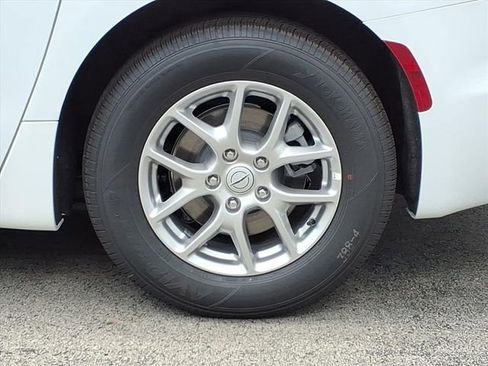 New 2026 Chrysler Voyager LX image 8