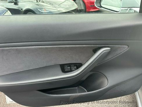Used 2018 Tesla Model 3 Long Range image 18