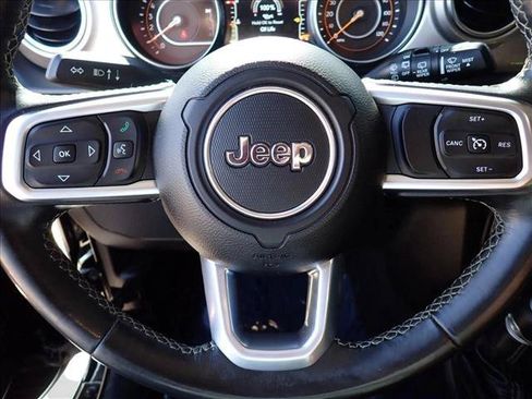 Used 2019 Jeep Wrangler Unlimited Sahara AWD/4WD image 15