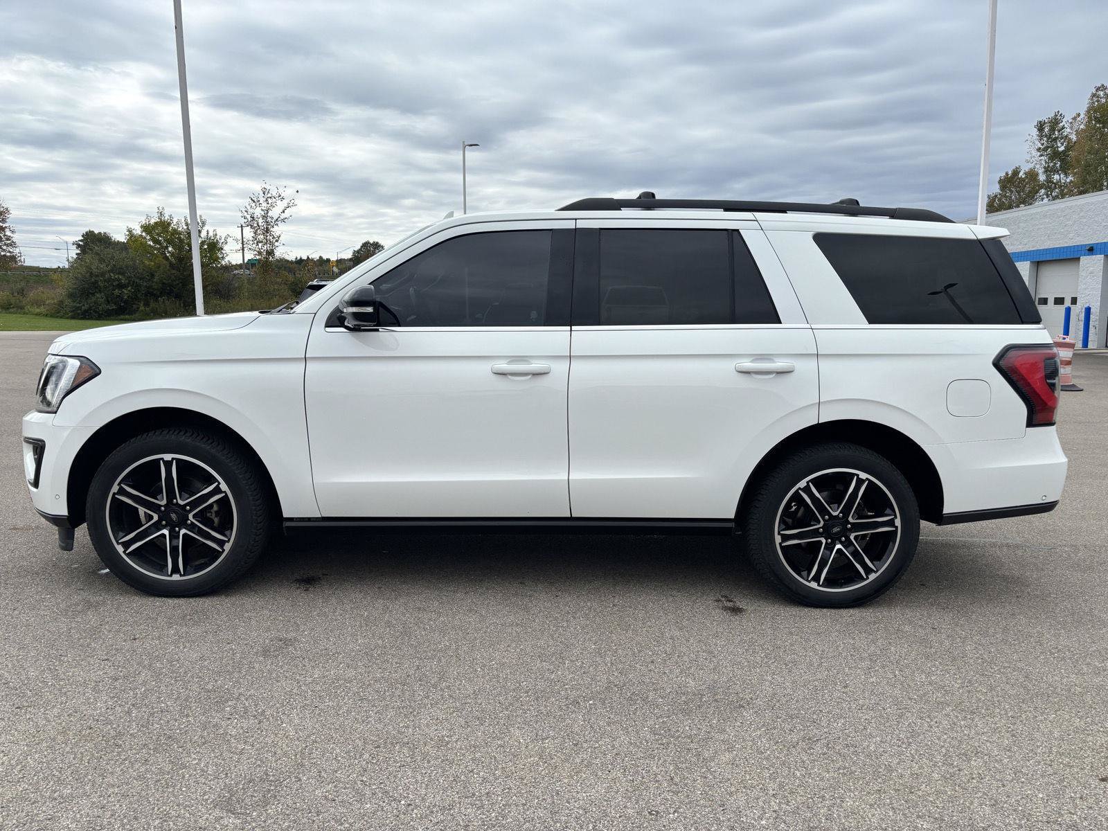 Used 2020 Ford Expedition Limited w/ Equipment Group 303A AWD/4WD image 2