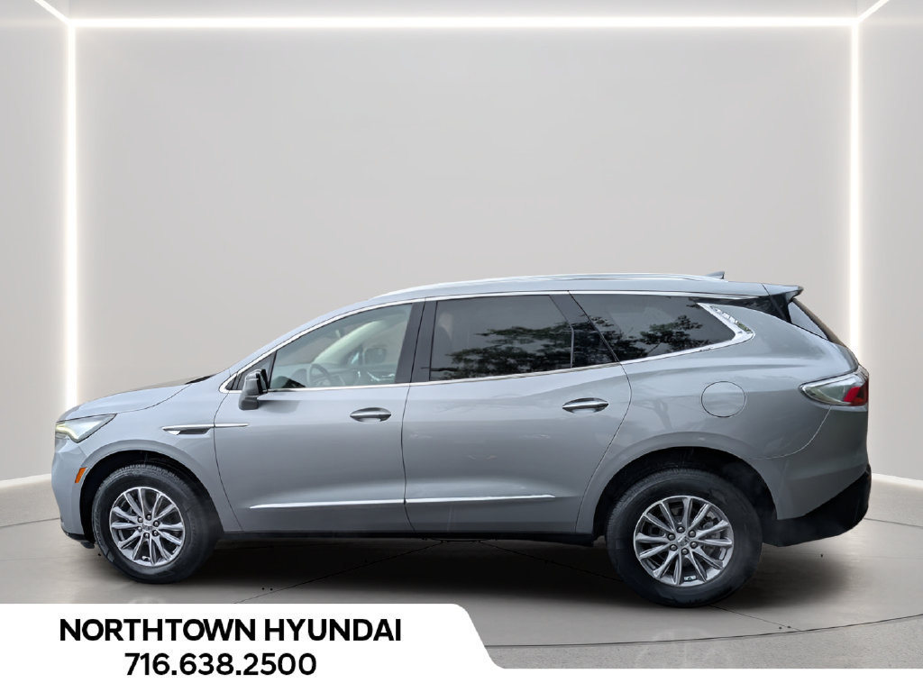 Used 2024 Buick Enclave Essence AWD/4WD image 2