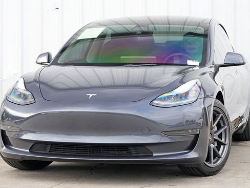Used 2023 Tesla Model 3 Standard Range image 3
