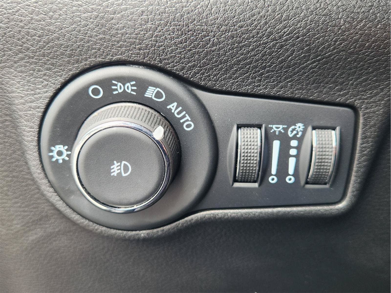 Used 2025 Jeep Compass Limited AWD/4WD image 21