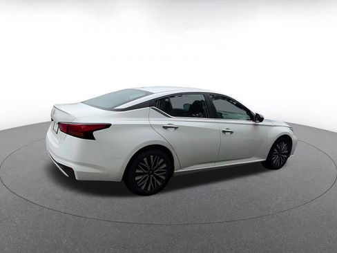 Used 2025 Nissan Altima 2.5 SV FWD image 15