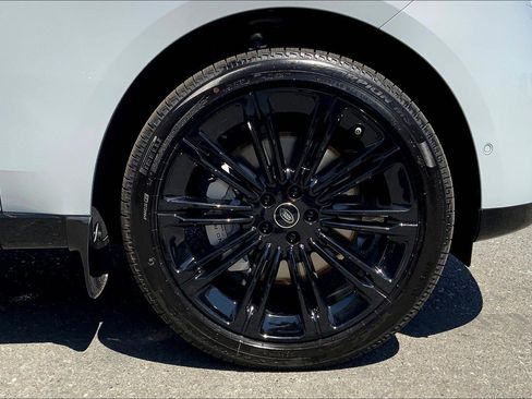 New 2025 Land Rover Range Rover SE image 13