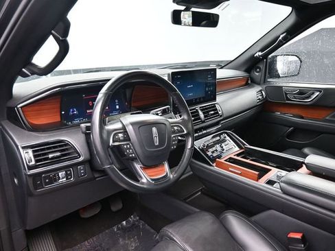 Used 2024 Lincoln Navigator Reserve image 15