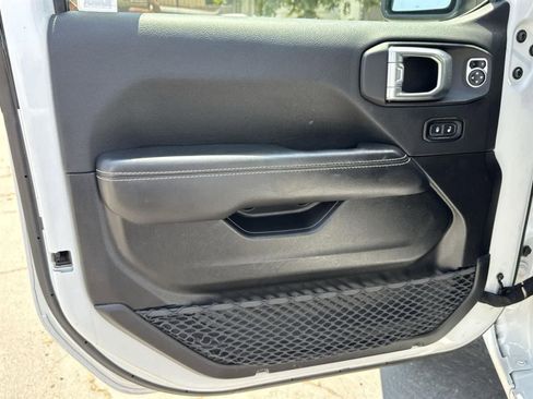 Used 2023 Jeep Gladiator Overland image 19