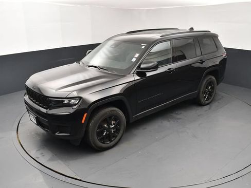 Used 2024 Jeep Grand Cherokee L Altitude AWD/4WD image 15