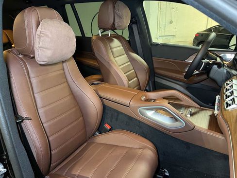 New 2026 Mercedes-Benz GLS 580 4MATIC image 13