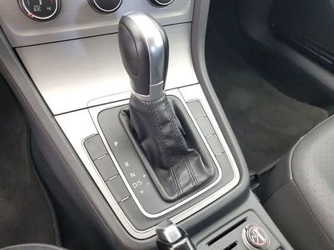 Used 2015 Volkswagen Golf S FWD image 27