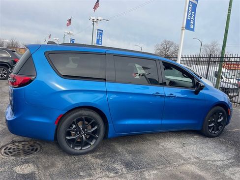 New 2026 Chrysler Pacifica Select w/ S Appearance Package image 24