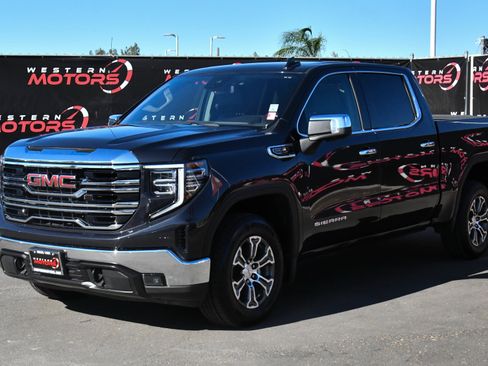 Used 2025 GMC Sierra 1500 SLT AWD/4WD image 3