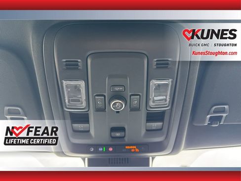 Used 2025 GMC Yukon XL AT4 image 32