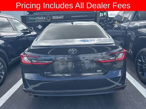 Used 2025 Toyota Camry SE FWD image 4