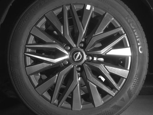 Used 2025 Nissan Altima 2.5 SV FWD image 14