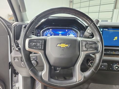 Used 2025 Chevrolet Silverado 1500 LT AWD/4WD image 23