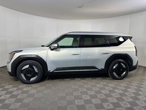 Used 2024 Kia EV9 Wind image 6